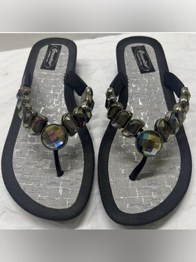 Grandco Womens Size 9 Jeweled Thong Sandals Black Rhinestone Beach Flip flops